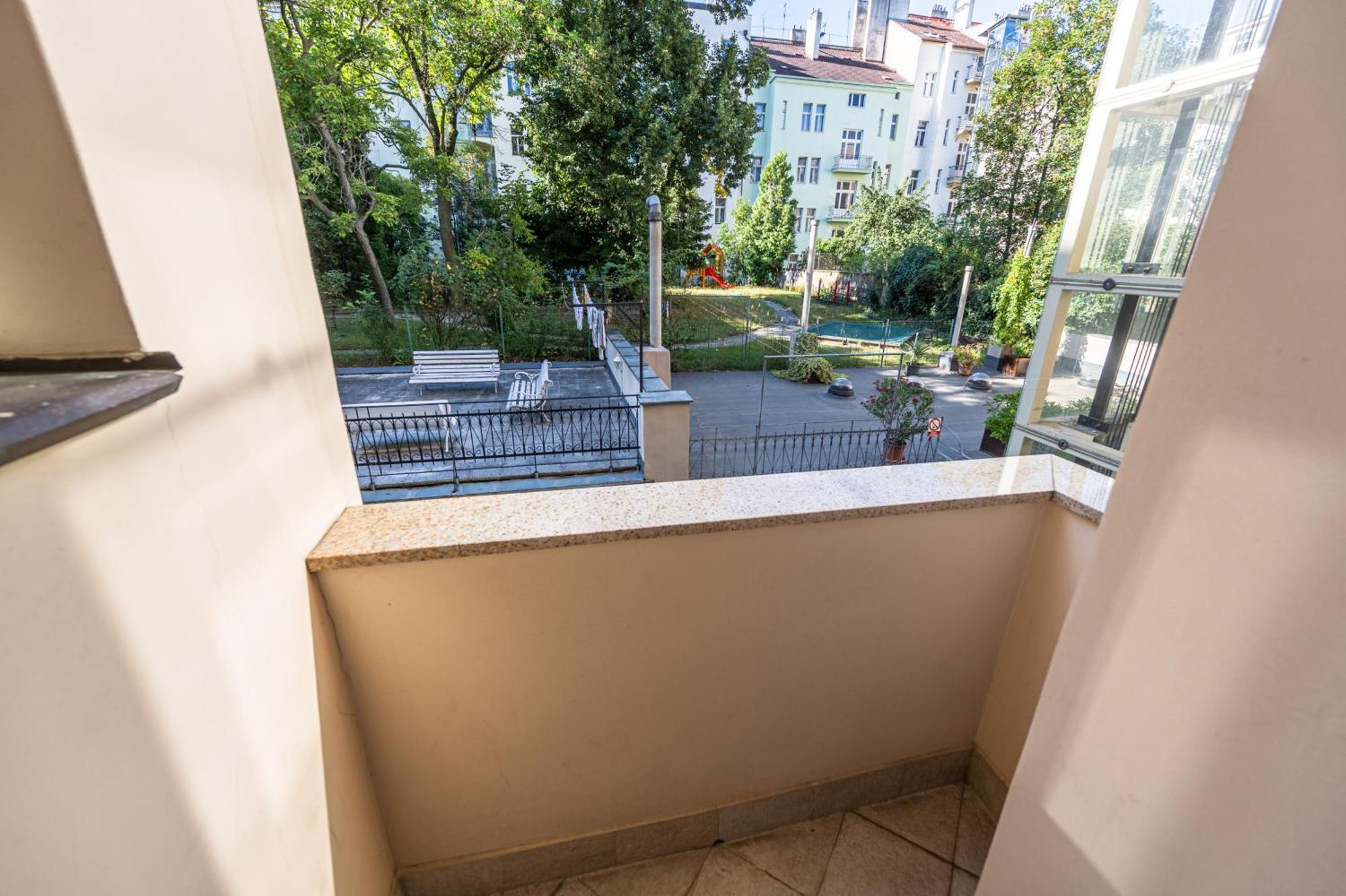 Jiriho Z Podebrad Apartments Prague Luaran gambar